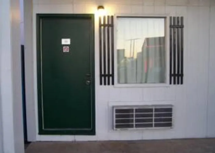 Budget Deluxe Motel