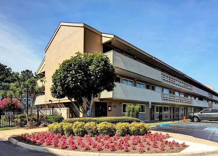Fair View Inn & Suites