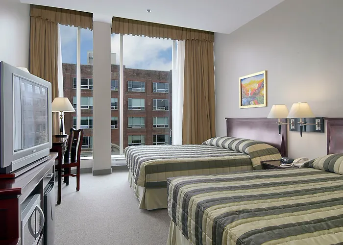 Super 8 By Wyndham Downtown Toronto Hotel
