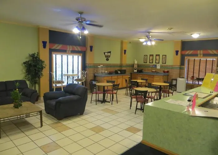 Super 8 By Wyndham Des Moines Hotel