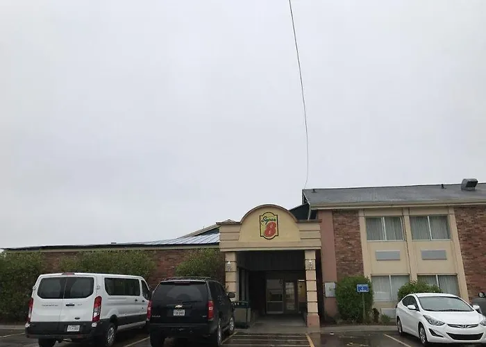 Super 8 By Wyndham Des Moines Hotel