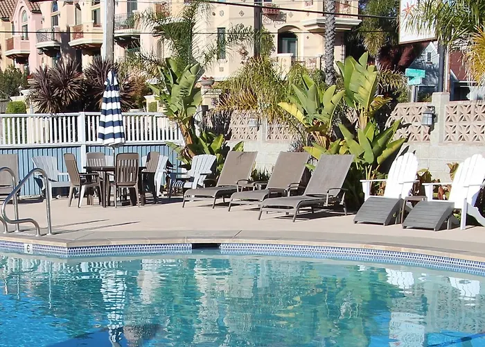 Edgewater Beach Inn & Suites Santa Cruz