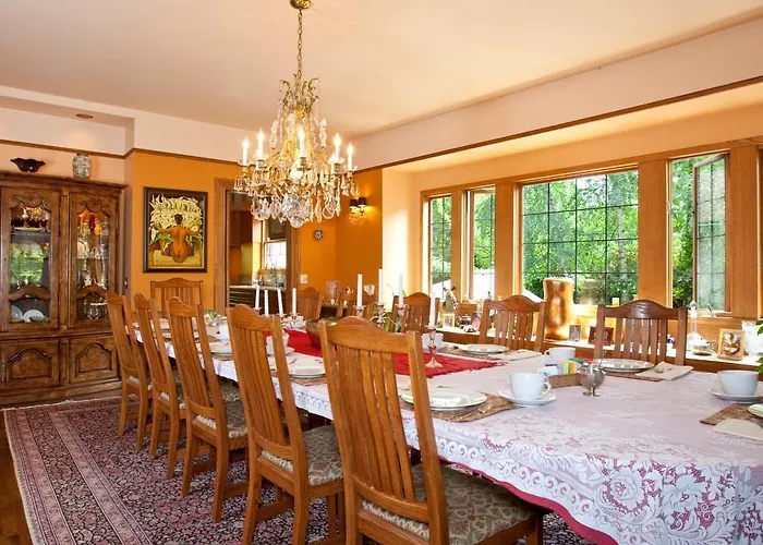 Bacon Mansion Bed And Breakfast Seattle