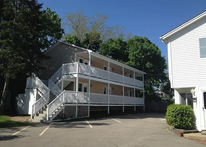 Blue Shutters Inn Carriage House Studios