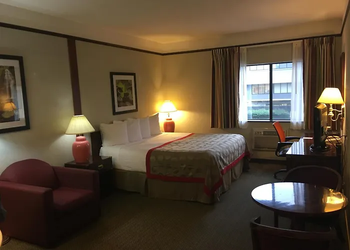Ramada By Wyndham Portland Airport Hotel