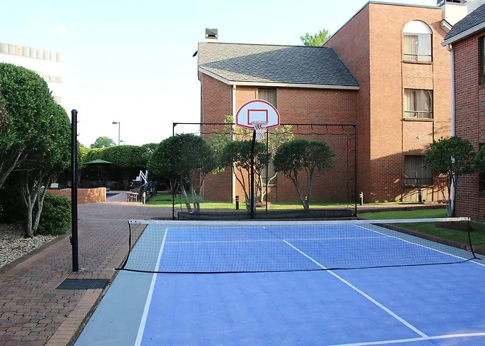 Cloverleaf Suites Baton Rouge