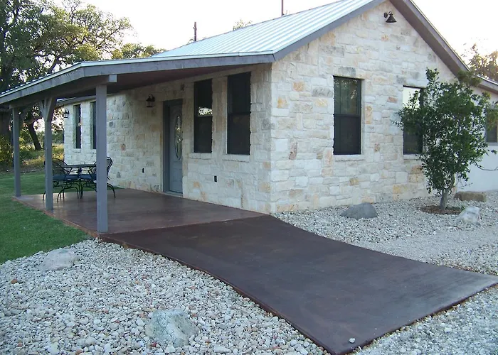 Breezy Hills Cottages - Moonlight Cottage