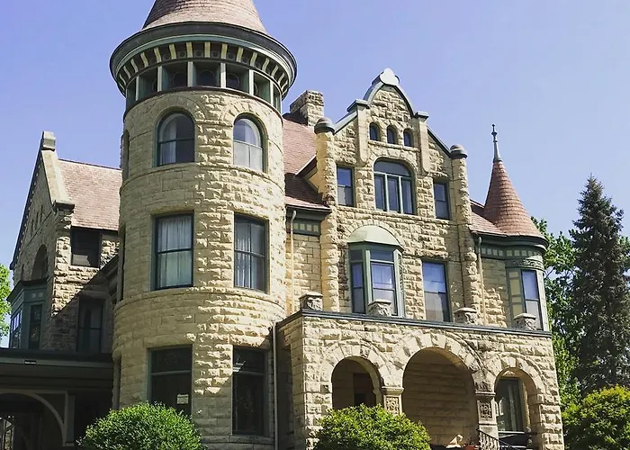 Castle La Crosse Bed & Breakfast