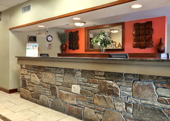 Ramada By Wyndham Asheville / Biltmore West