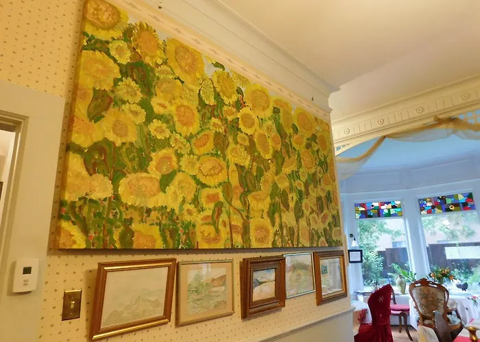 Cliff Crest Inn