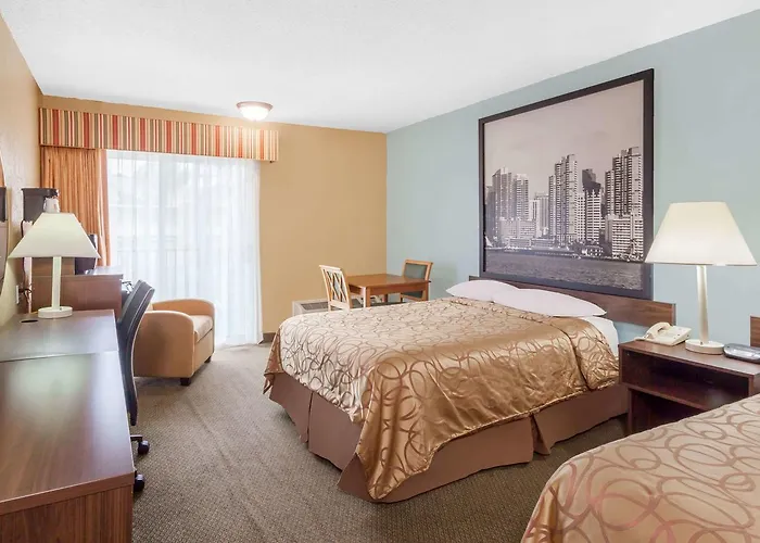 Super 8 By Wyndham Oceanside Marty'S Valley Inn