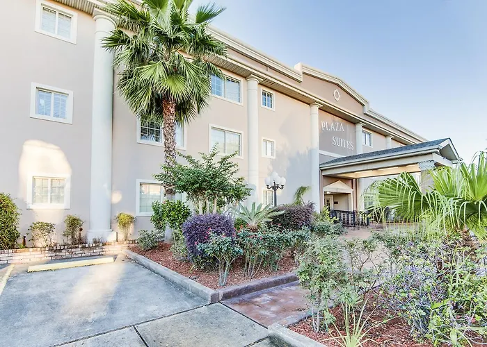 La Plaza Apartments