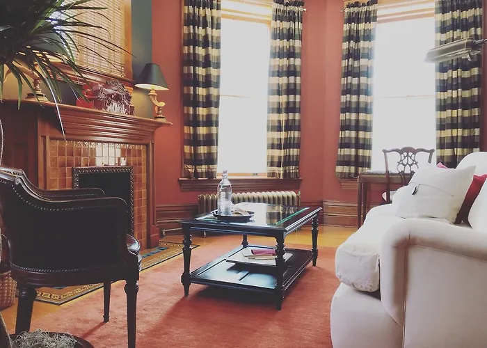 Castle La Crosse Bed & Breakfast