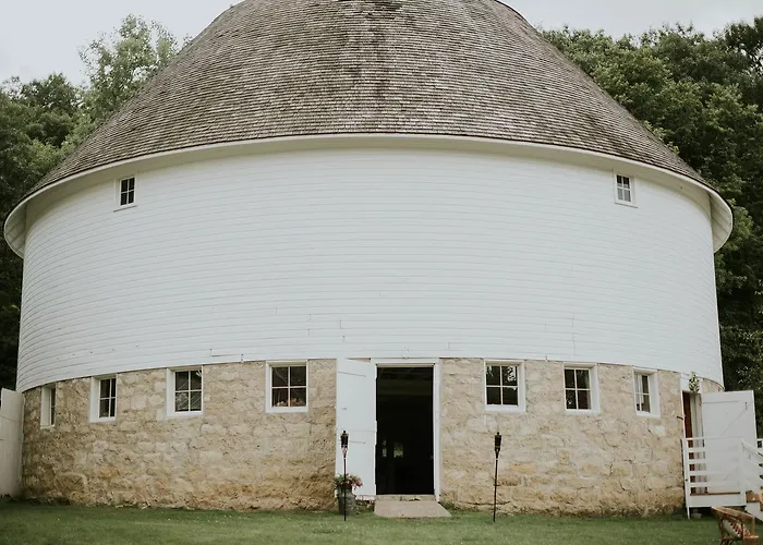 Round Barn Farm B & B Event Center