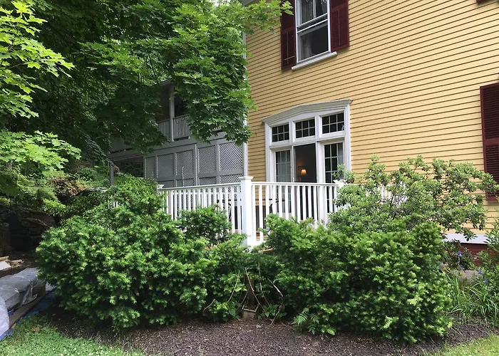 1868 Crosby House Bed & Breakfast Brattleboro