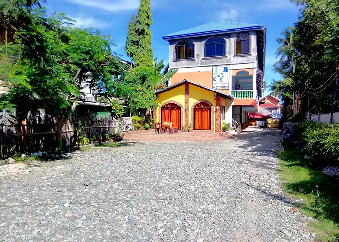Jun And Carol Beach Cottages Pagudpud