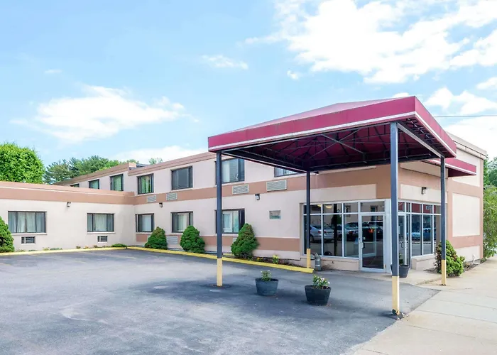 Super 8 By Wyndham Watertown/Cambridge/Boston Area Hotel