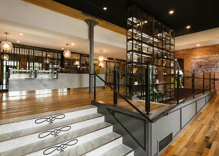 The Charmant Hotel La Crosse