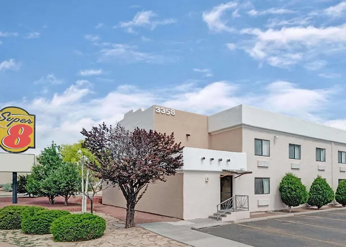 Super 8 By Wyndham Santa Fe Hotel