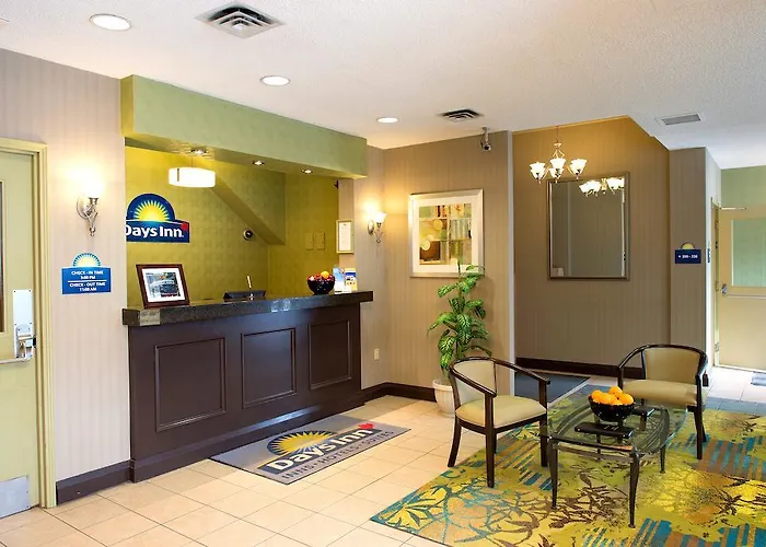 Days Inn By Wyndham Toronto East Beaches