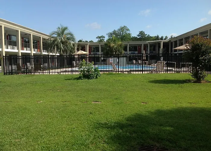 Days Inn By Wyndham Tallahassee-Government Center