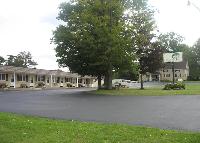 All Seasons Inn Oswego