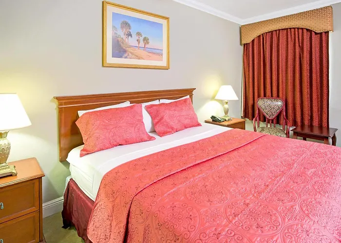 Sun And Surf Inn