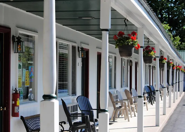 Rock Ledge Motel