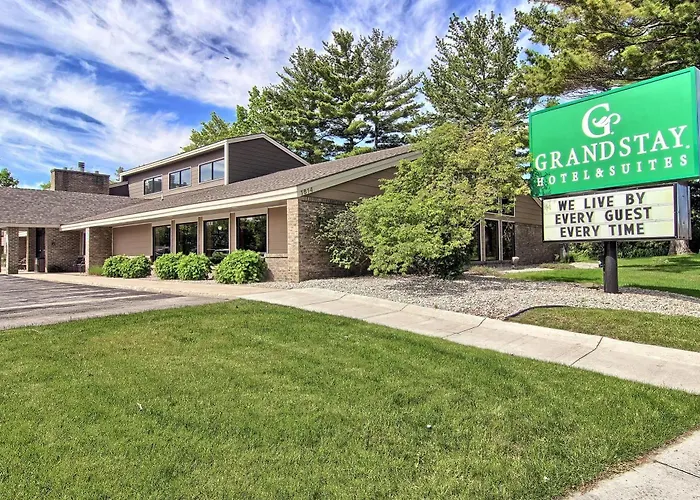 Blossom Hotel & Suites Traverse City Acme