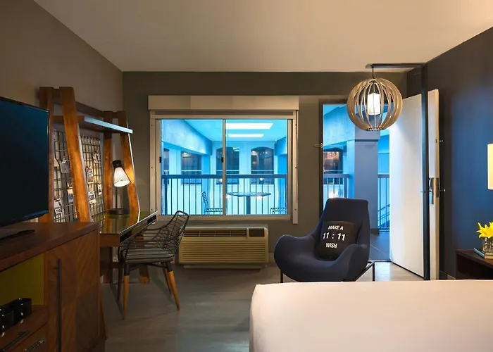 Crowne Plaza Bloomington Msp Airport - Moa Hotel