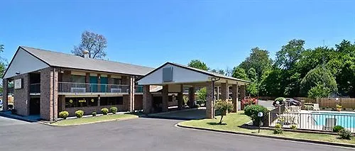 Travelers Inn And Suites