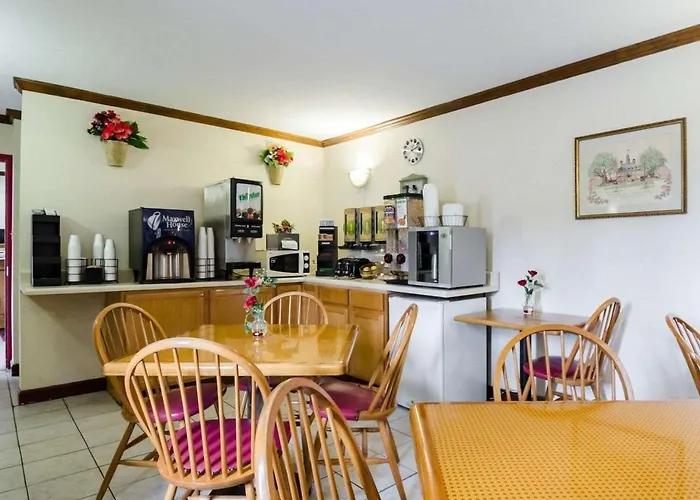 Econo Lodge Colonial
