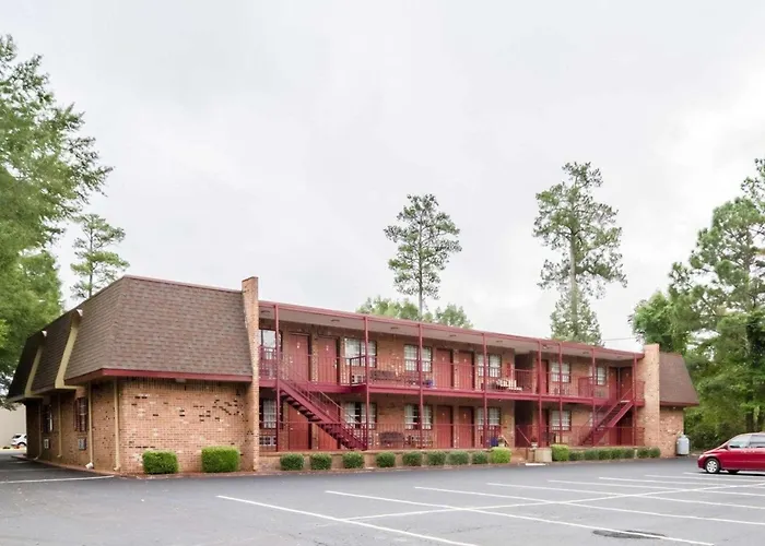 Econo Lodge Colonial