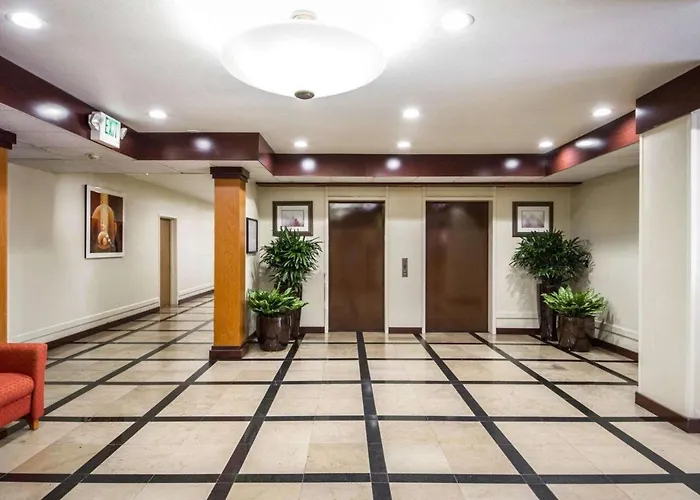 Comfort Inn & Suites Oakland Airport