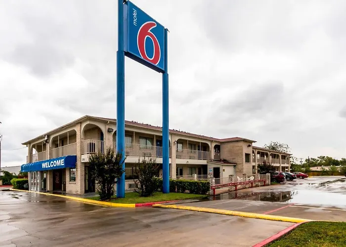 Motel 6 San Antonio, Tx - Frost Bank Center
