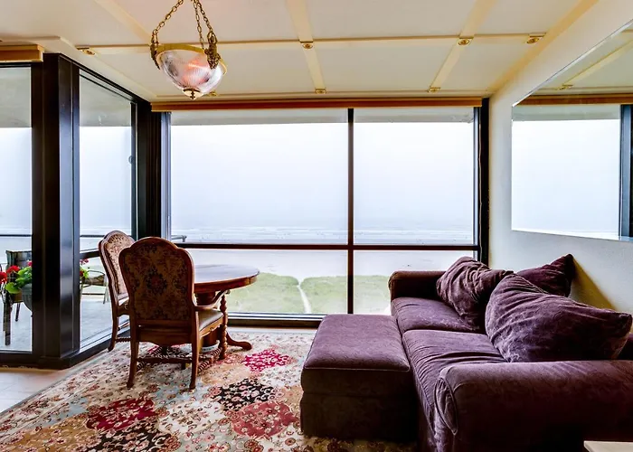 Sand & Sea: Penthouse Paradise-On-Prom Seaside
