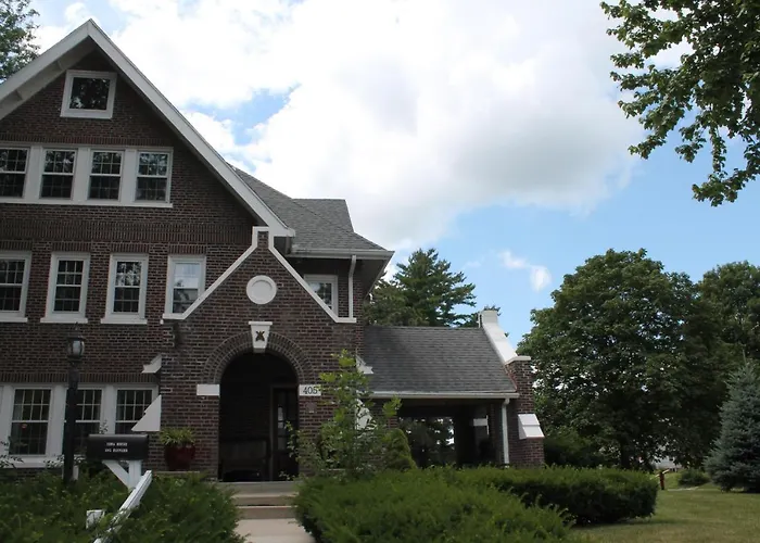 Iowa House Historic Inn