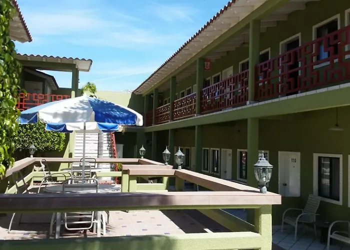 Hotel Azteca Inn