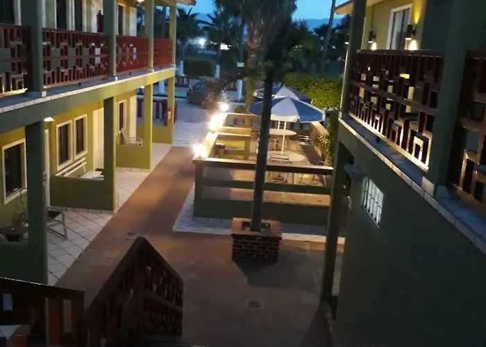 Hotel Azteca Inn