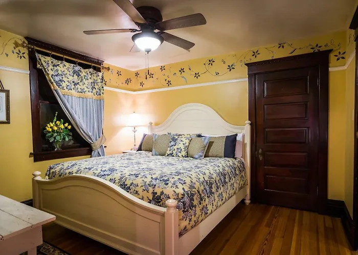 Downtown Historic Bed & Breakfast