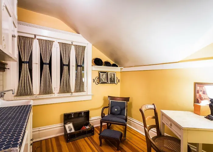 Downtown Historic Bed & Breakfast