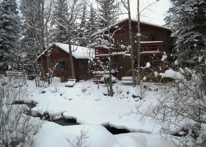 Swiftcurrent Lodge