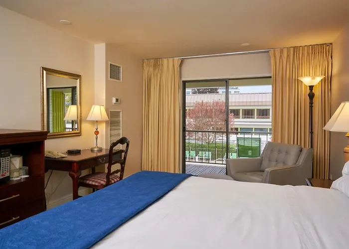 Inn At The Commons Medford