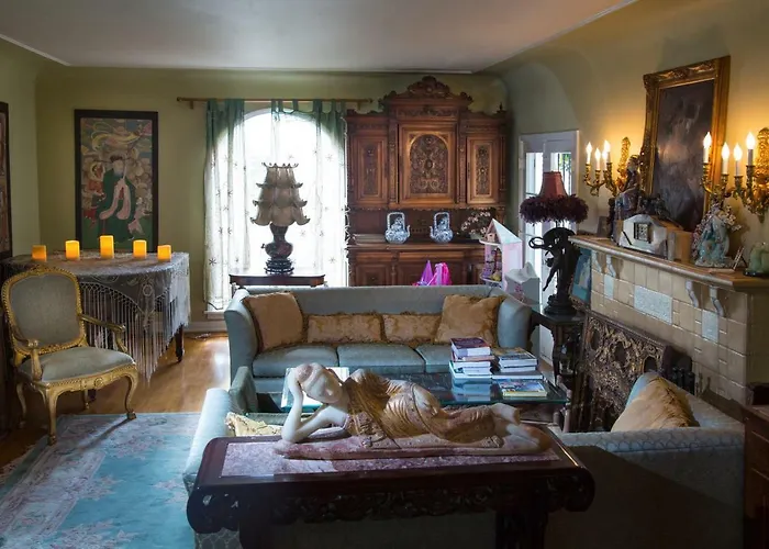 Cinema Suites Bed & Breakfast Hsr19-19-001050 Los Angeles