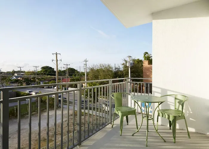 Sonder — Grove 27 Aparthotel Miami