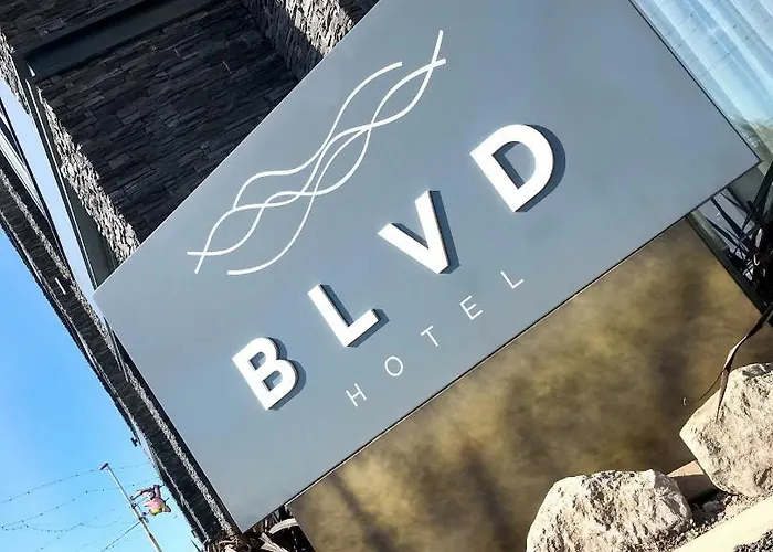 Boulevard Hotel