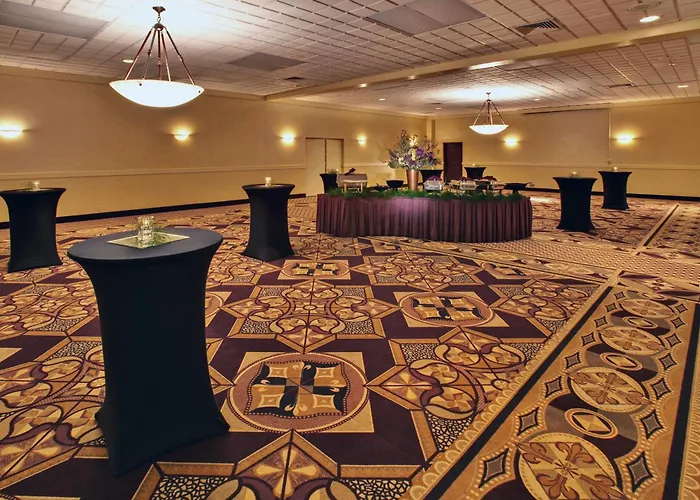 Ramada By Wyndham Midtown Grand Island Hotel