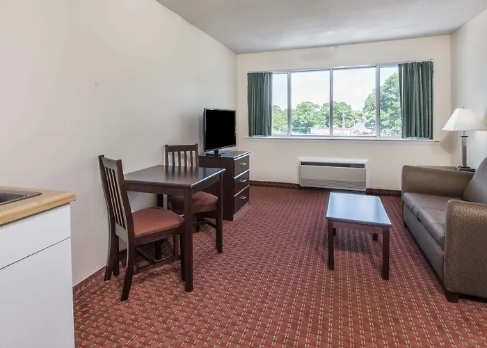 Days Inn & Suites By Wyndham Groton Near The Casinos