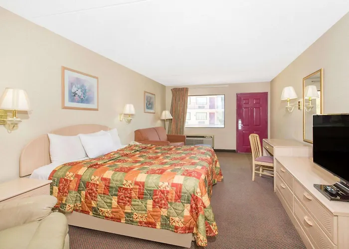 Days Inn & Suites By Wyndham Bentonville