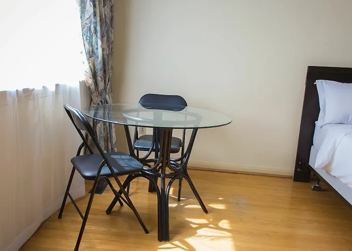 Charlton Suites Guest House Toronto